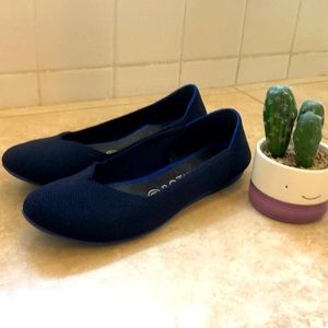 Rothy’s navy shoe with blue sole